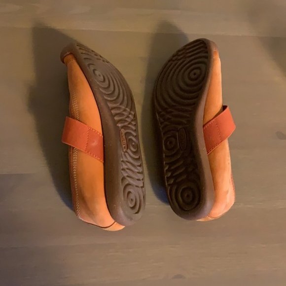 Keen Orange Leather Mary Jane Flats with Rubber Soles - Women’s Size 8 - Picture 9 of 11